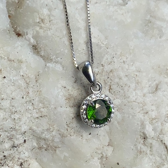 RUSSIAN EMERALD & CUBIC ZIRCONIA 925 STERLING SILVER NECKLACE, 18 INCHES - Picture 5 of 10